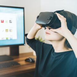 E-Learning e realtà virtuale e aumentata: come ELMESCloud può trasformare la formazione aziendale e scolastica 